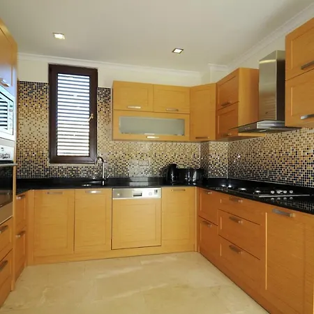 Gold City Premium Private Pool With Free Aqua Park Apartament
